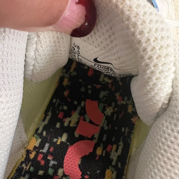 Nike Air Winflo 9 Women's road running shoe in the 'Confetti' - Picture 5 of 5